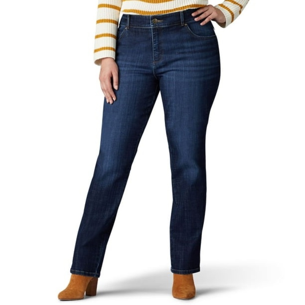 Lee Women’s Plus Midrise Relaxed Fit Straight Leg 16W